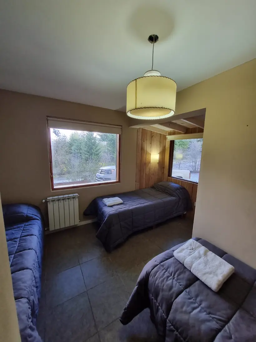 Habitación con tres camas